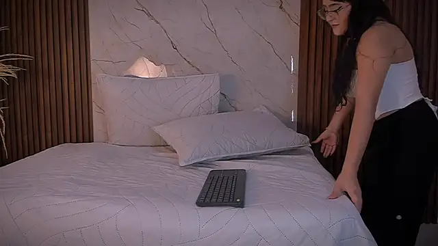 king lovely hornyy online show from 04/08/26, 11:10