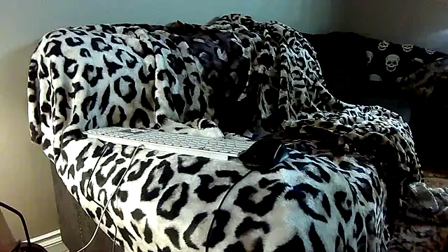 Snapshot of Fuckboy4public chatting on 12/25/24, 01:51 Fuckboy4public online show from 12/25/24, 01:51