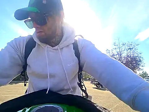 Snapshot of Fuckboy4public chatting on 09/23/25, 10:24 Fuckboy4public online show from 09/23/25, 10:24