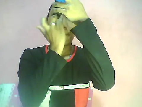 Snapshot of Fariana01 chatting on 12/13/24, 09:20 Fariana01 online show from 12/13/24, 09:20