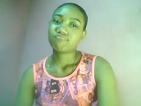 Snapshot of Fariana01 chatting on 12/21/24, 12:42 Fariana01 online show from 12/21/24, 12:42