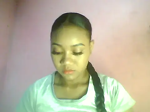 Snapshot of Fariana01 chatting on 12/25/24, 10:59 Fariana01 online show from 12/25/24, 10:59