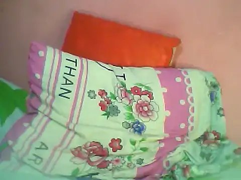 Snapshot of Fariana01 chatting on 12/29/24, 02:06 Fariana01 online show from 12/29/24, 02:06