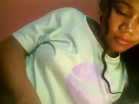 Snapshot of Fariana01 chatting on 01/08/25, 01:42 Fariana01 online show from 01/08/25, 01:42