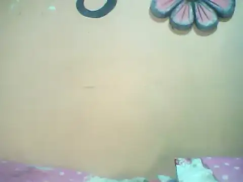 Snapshot of Fariana01 chatting on 01/12/25, 08:57 Fariana01 online show from 01/12/25, 08:57