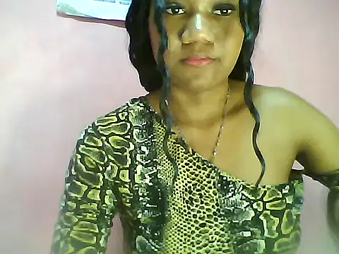 Snapshot of Fariana01 chatting on 02/02/25, 12:09 Fariana01 online show from 02/02/25, 12:09