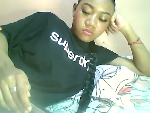 Snapshot of Fariana01 chatting on 02/08/25, 12:06 Fariana01 online show from 02/08/25, 12:06