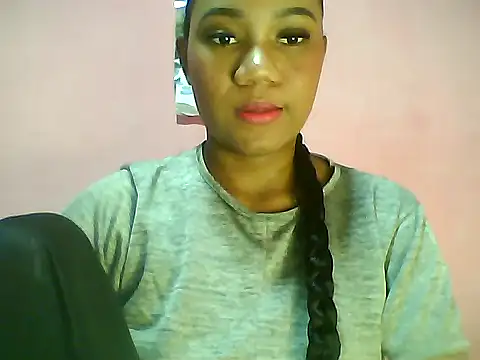 Snapshot of Fariana01 chatting on 02/11/25, 10:39 Fariana01 online show from 02/11/25, 10:39