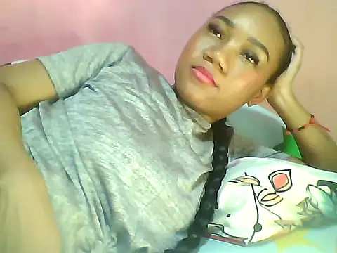 Snapshot of Fariana01 chatting on 02/12/25, 01:52 Fariana01 online show from 02/12/25, 01:52