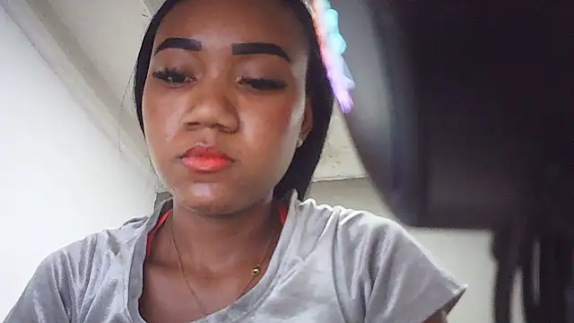 Fariana01 online show from 06/19/26, 10:35