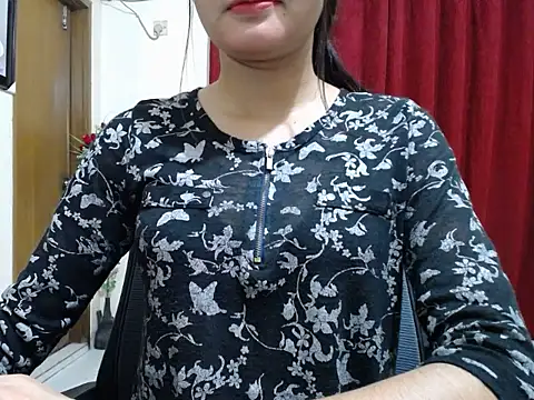 Snapshot of taisina chatting on 03/18/25, 10:48 taisina online show from 03/18/25, 10:48