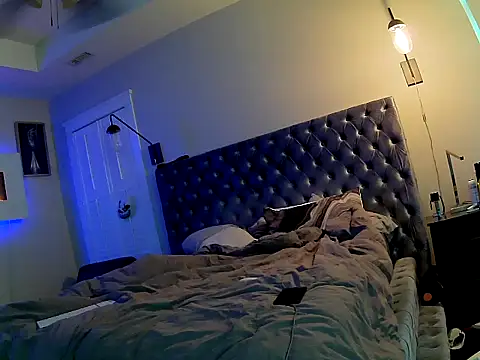 Snapshot of Bignc chatting on 10/19/25, 05:52 Bignc online show from 10/19/25, 05:52