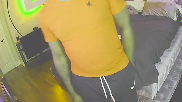 Snapshot of Bignc chatting on 11/08/25, 09:13 Bignc online show from 11/08/25, 09:13