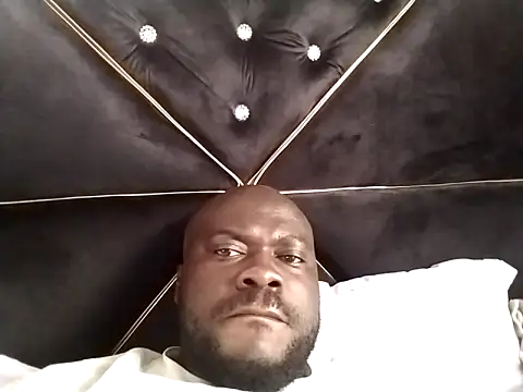 Snapshot of Suckmehar chatting on 02/13/25, 08:38 Suckmehar online show from 02/13/25, 08:38