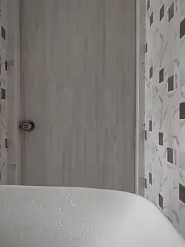 Snapshot of surabhi09 chatting on 11/24/25, 02:55 surabhi09 online show from 11/24/25, 02:55