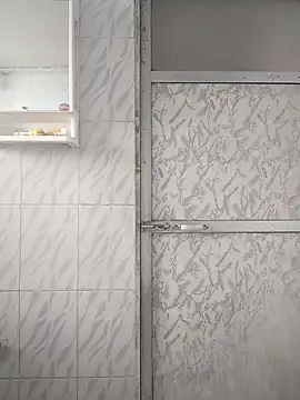 Snapshot of surabhi09 chatting on 12/02/25, 04:18 surabhi09 online show from 12/02/25, 04:18