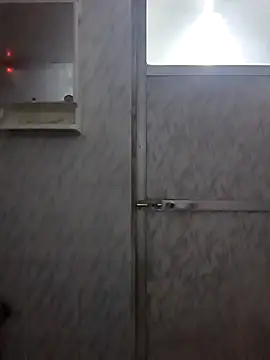 Snapshot of surabhi09 chatting on 12/21/25, 01:13 surabhi09 online show from 12/21/25, 01:13