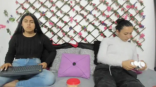 Snapshot of abby_eemily chatting on 02/13/25, 11:39 abby eemily online show from 02/13/25, 11:39