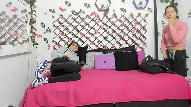 Snapshot of abby_eemily chatting on 02/18/25, 11:33 abby eemily online show from 02/18/25, 11:33