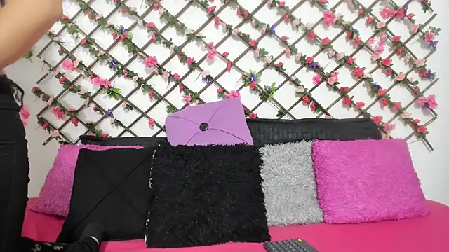 Snapshot of abby_eemily chatting on 03/08/25, 12:20 abby eemily online show from 03/08/25, 12:20