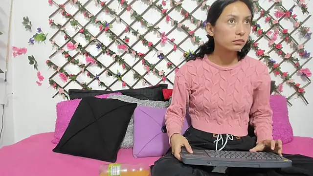 Snapshot of abby_eemily chatting on 03/18/25, 07:10 abby eemily online show from 03/18/25, 07:10