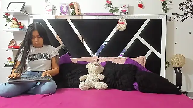 Snapshot of abby_eemily chatting on 09/13/25, 12:05 abby eemily online show from 09/13/25, 12:05