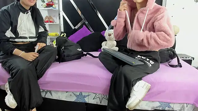 Snapshot of abby_eemily chatting on 10/07/25, 12:02 abby eemily online show from 10/07/25, 12:02