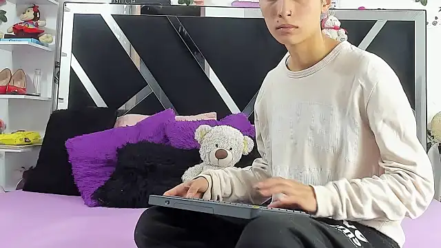 Snapshot of abby_eemily chatting on 10/08/25, 12:03 abby eemily online show from 10/08/25, 12:03