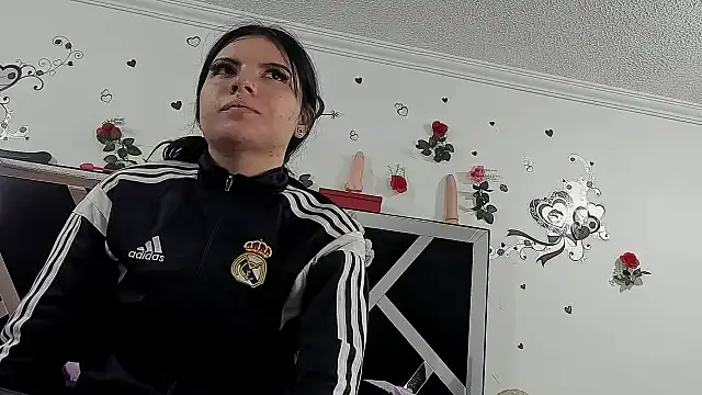 Snapshot of abby_eemily chatting on 10/24/25, 12:01 abby eemily online show from 10/24/25, 12:01