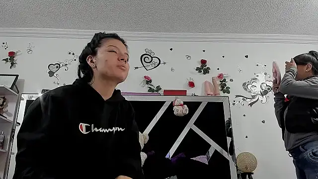 Snapshot of abby_eemily chatting on 10/29/25, 12:07 abby eemily online show from 10/29/25, 12:07