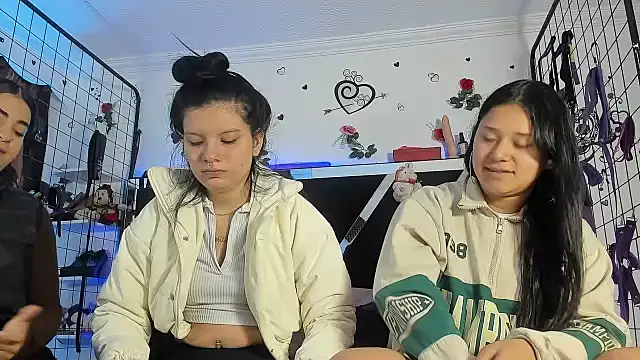 Snapshot of abby_eemily chatting on 11/14/25, 12:15 abby eemily online show from 11/14/25, 12:15