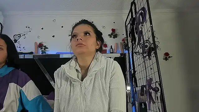 Snapshot of abby_eemily chatting on 11/15/25, 12:13 abby eemily online show from 11/15/25, 12:13