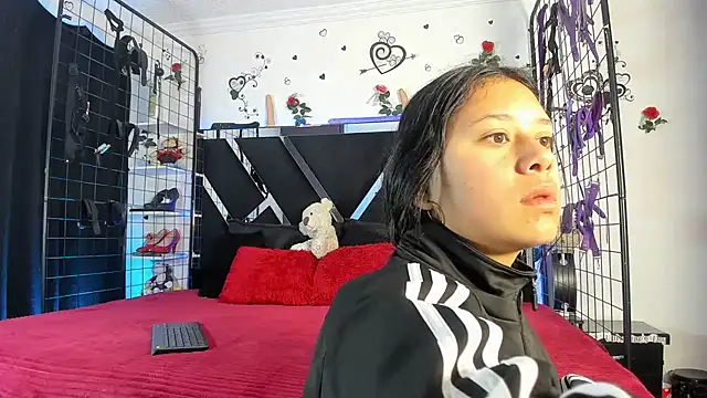 Snapshot of abby_eemily chatting on 11/17/25, 12:11 abby eemily online show from 11/17/25, 12:11