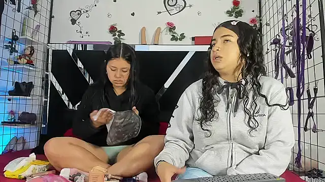 Snapshot of abby_eemily chatting on 11/26/25, 12:17 abby eemily online show from 11/26/25, 12:17