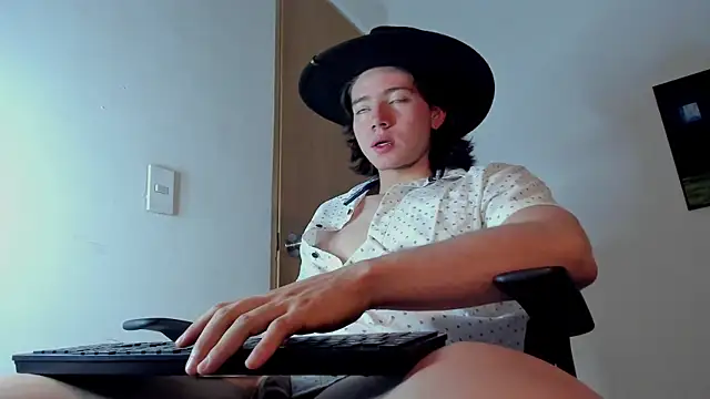 AngelBennet  online show from 12/03/25, 11:03