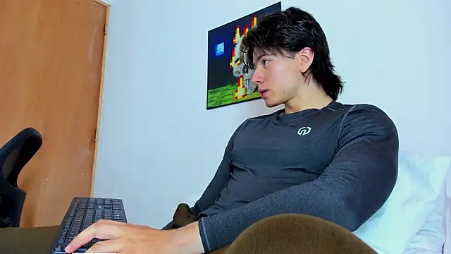 Snapshot of AngelBennet_ chatting on 06/05/26, 05:07 AngelBennet online show from 06/05/26, 05:07