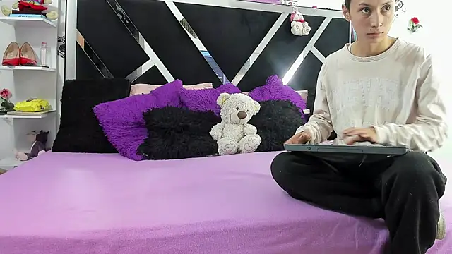 thedream girls online show from 10/08/25, 12:03