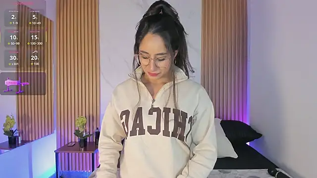 Julia Martinez  online show from 02/24/26, 11:41