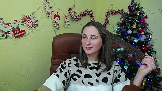 Snapshot of MichelLeee chatting on 12/17/24, 03:17 MichelLeee online show from 12/17/24, 03:17