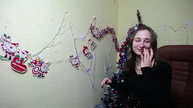 Snapshot of MichelLeee chatting on 12/26/24, 12:27 MichelLeee online show from 12/26/24, 12:27