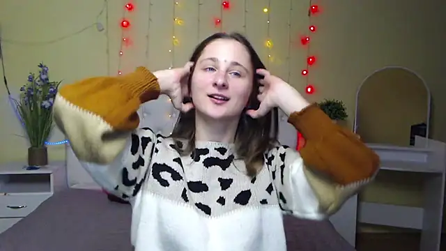 Snapshot of MichelLeee chatting on 01/14/25, 12:14 MichelLeee online show from 01/14/25, 12:14