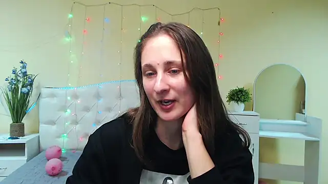 Snapshot of MichelLeee chatting on 01/28/25, 12:22 MichelLeee online show from 01/28/25, 12:22
