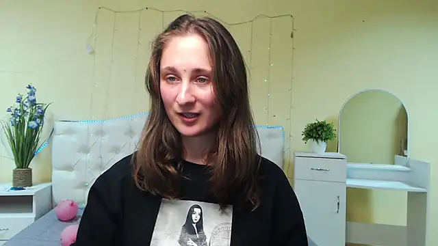 Snapshot of MichelLeee chatting on 01/28/25, 03:25 MichelLeee online show from 01/28/25, 03:25