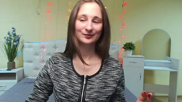 Snapshot of MichelLeee chatting on 02/03/25, 12:14 MichelLeee online show from 02/03/25, 12:14
