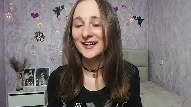 Snapshot of MichelLeee chatting on 02/05/25, 12:17 MichelLeee online show from 02/05/25, 12:17