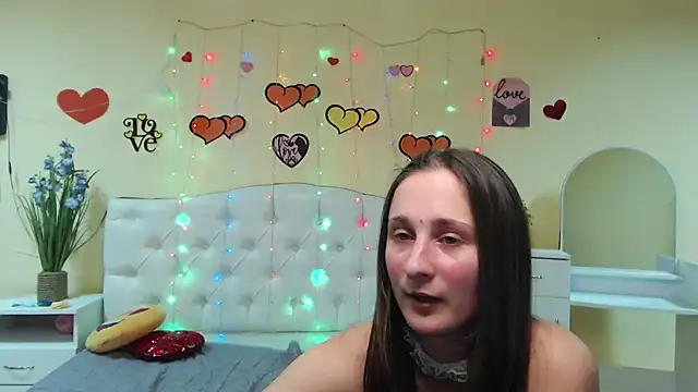 Snapshot of MichelLeee chatting on 02/12/25, 06:19 MichelLeee online show from 02/12/25, 06:19