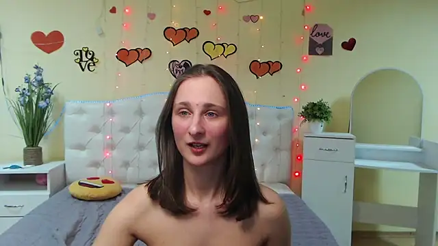 Snapshot of MichelLeee chatting on 02/17/25, 06:26 MichelLeee online show from 02/17/25, 06:26