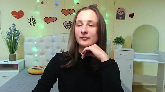 Snapshot of MichelLeee chatting on 02/18/25, 12:17 MichelLeee online show from 02/18/25, 12:17