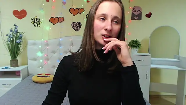 Snapshot of MichelLeee chatting on 02/18/25, 03:43 MichelLeee online show from 02/18/25, 03:43