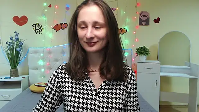 Snapshot of MichelLeee chatting on 03/07/25, 12:01 MichelLeee online show from 03/07/25, 12:01